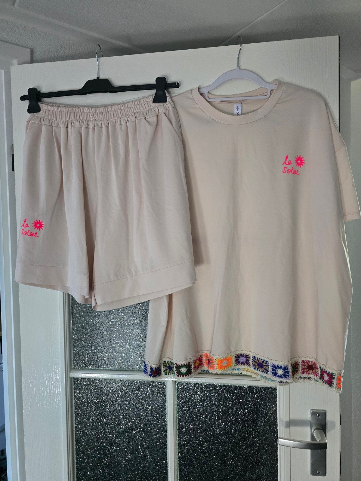 Nieuw 2delig set beige neon travel 40 42 44 46, Kleding | Dames, Huispakken, Ophalen of Verzenden, Nieuw, Beige