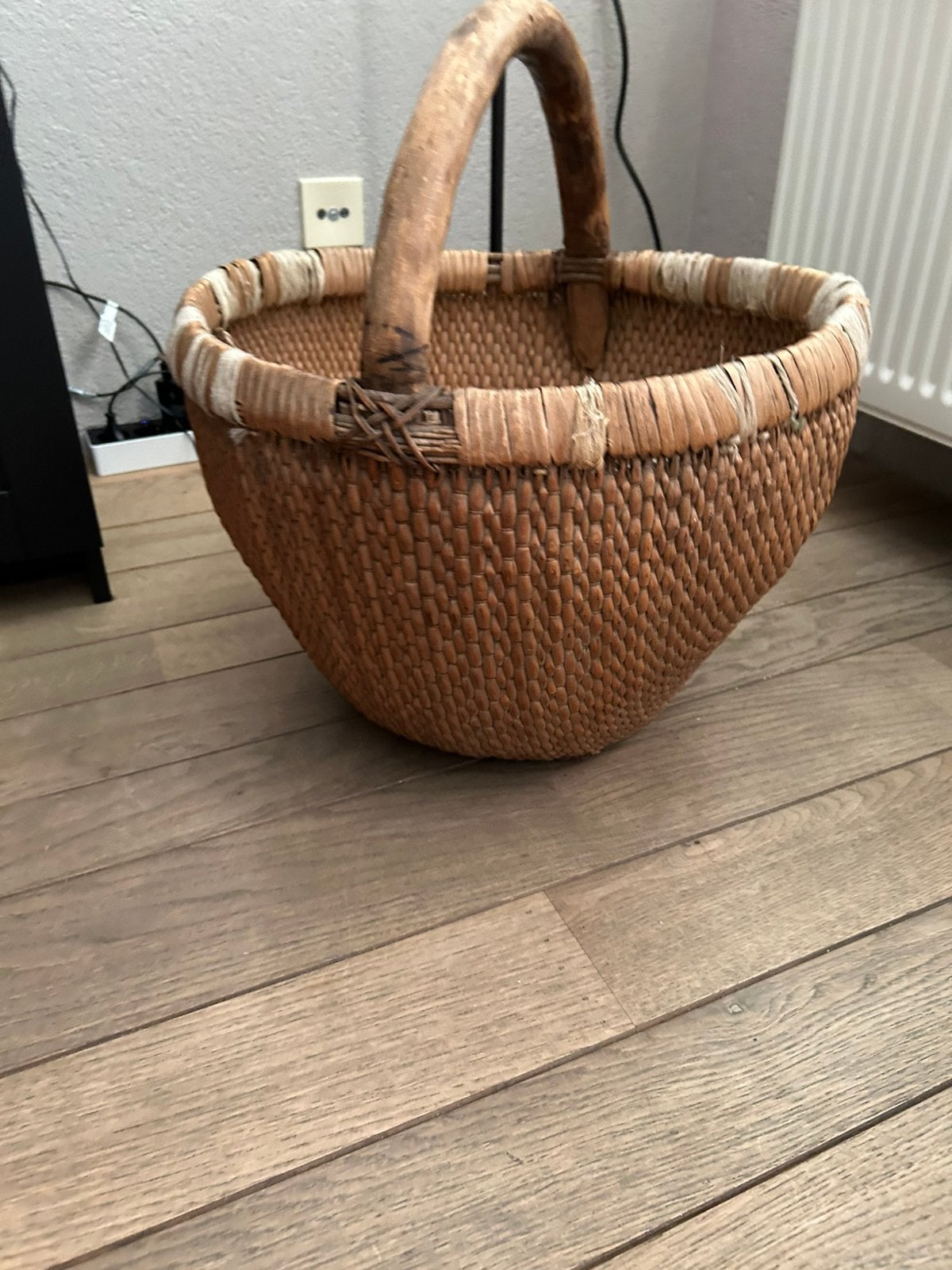 Grote hoffz, stoere, sobere aura peeperkorn inrichting mand, Huis en Inrichting, Ophalen of Verzenden, Zo goed als nieuw, Rond