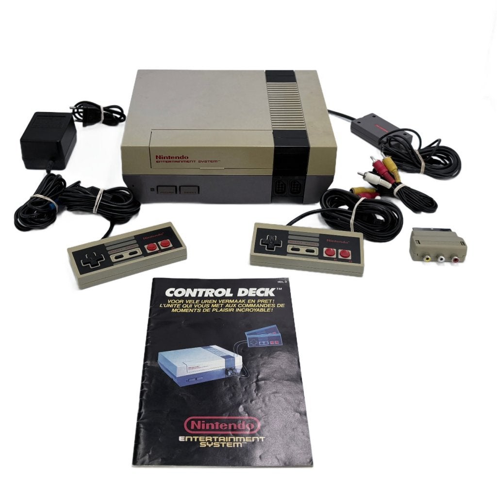 Nintendo Entertainment System (NES) + 2 Controllers, Nintendo, Zo goed als nieuw, Support@nintendo.com, 11-1 Hokotate-cho, Kamitoba, Minami-ku
Kyoto 601-8501
Japan