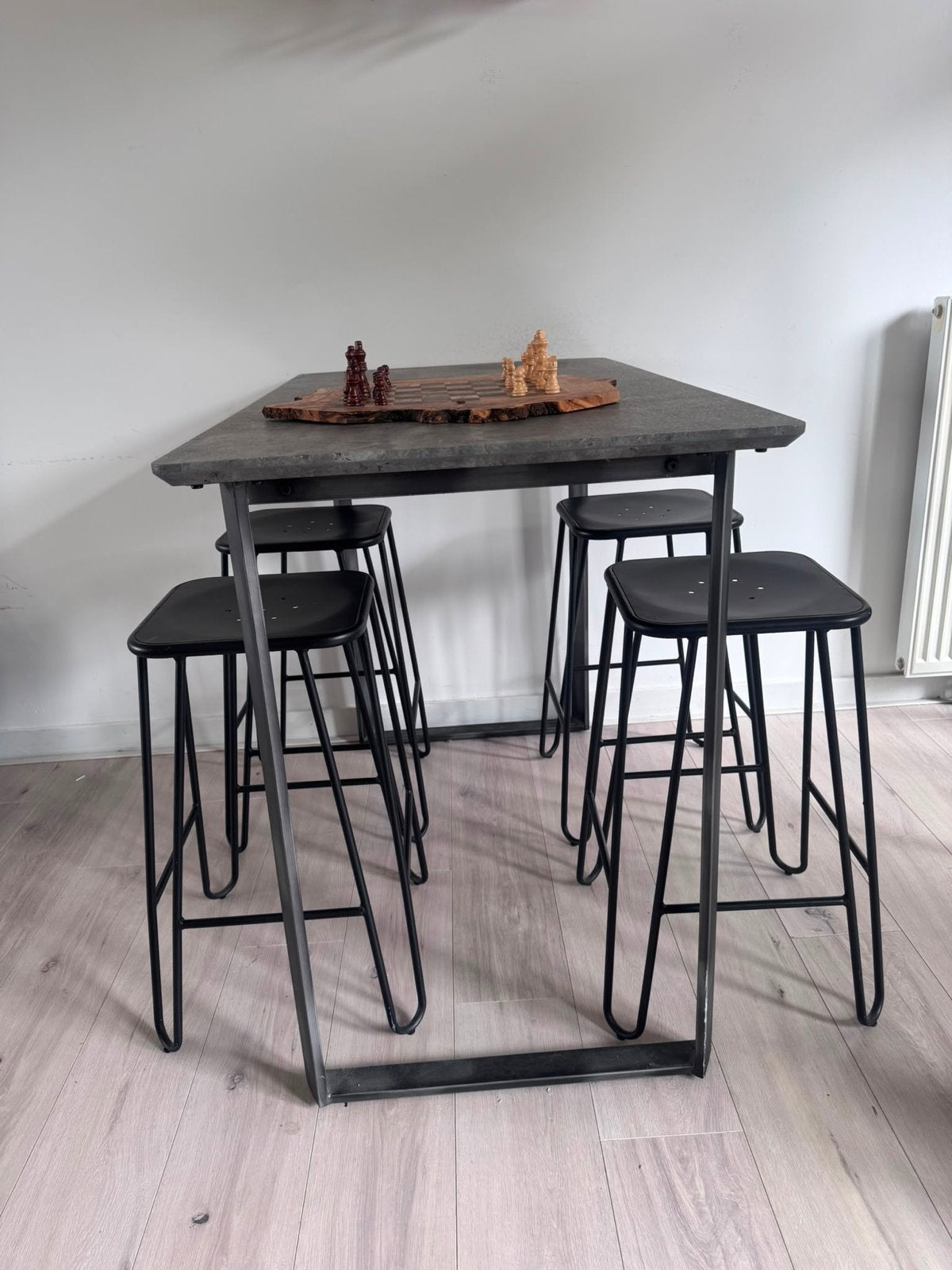 Moderne bartafel met 4 krukken - Grijs/Zwart, Ophalen, Gebruikt, 100 tot 150 cm, 50 tot 100 cm