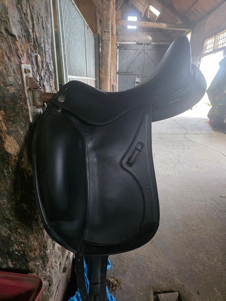 1 jaar oude Prestige 17 inch venus style K te koop, Dieren en Toebehoren, Paarden en Pony's | Zadels, Ophalen of Verzenden, Zo goed als nieuw