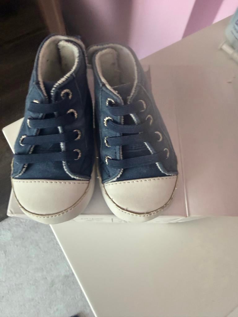 Guess baby schoentjes als nieuw maat 18, Slofjes, Jongetje of Meisje, Ophalen of Verzenden, Zo goed als nieuw