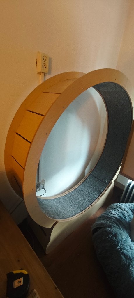 Cat Wheel, Ophalen, Zo goed als nieuw