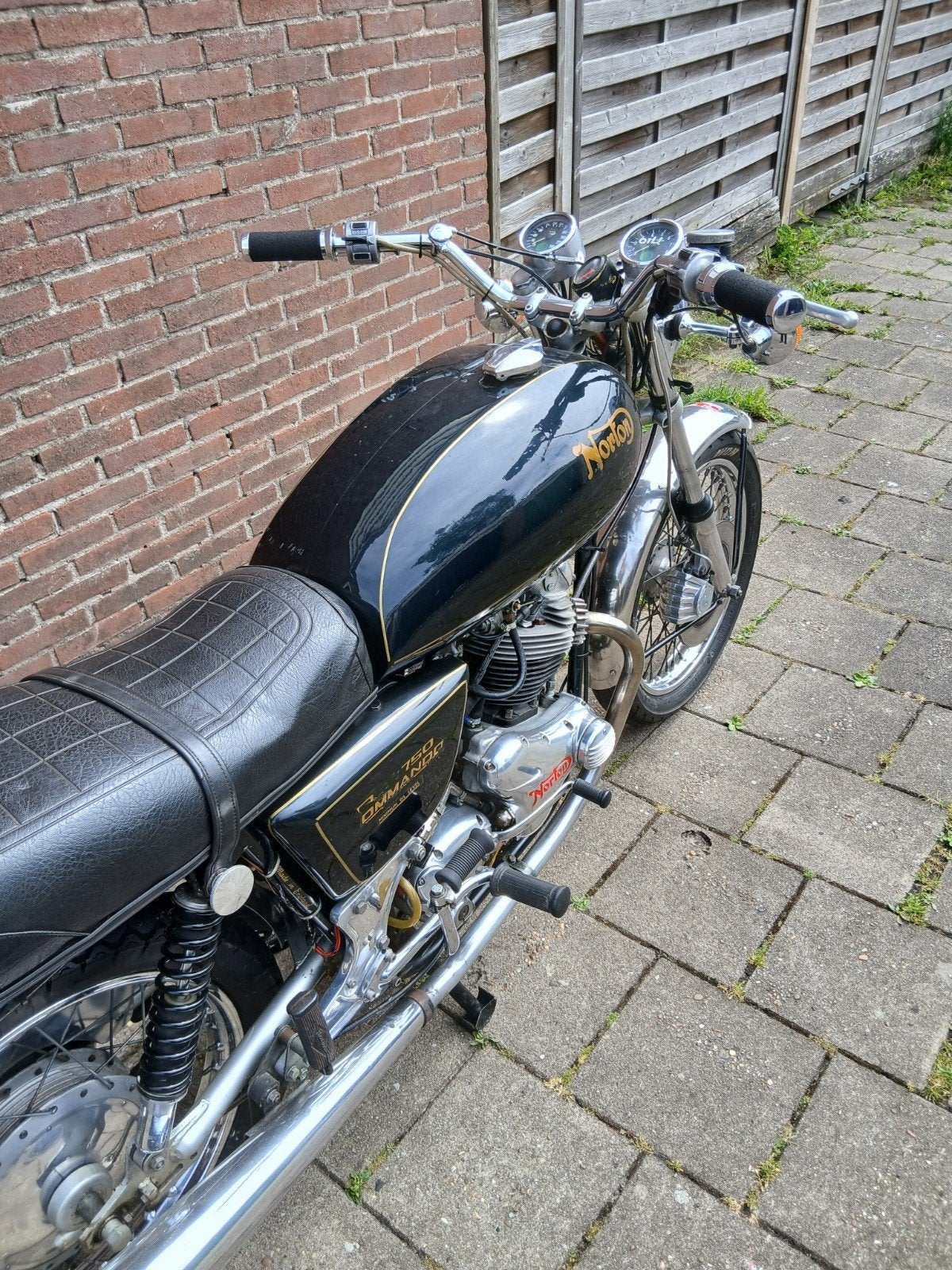 Te koop leuke Norton commando en Matchless G2 twinport.