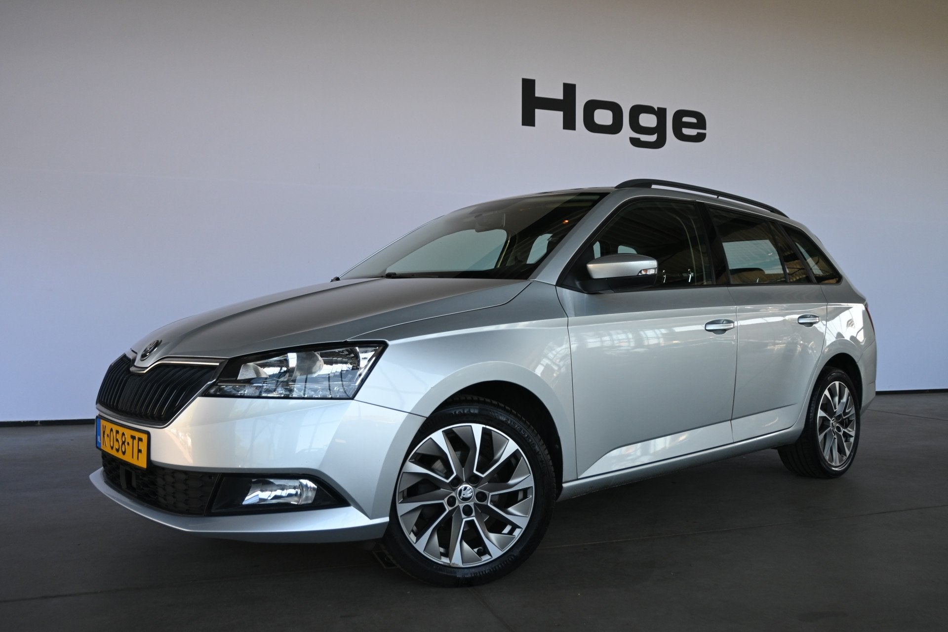 Skoda Fabia Combi 1.0 TSI Business Edition Airco Navigatie L, Auto's, Stof, Gebruikt, Origineel Nederlands, Handgeschakeld