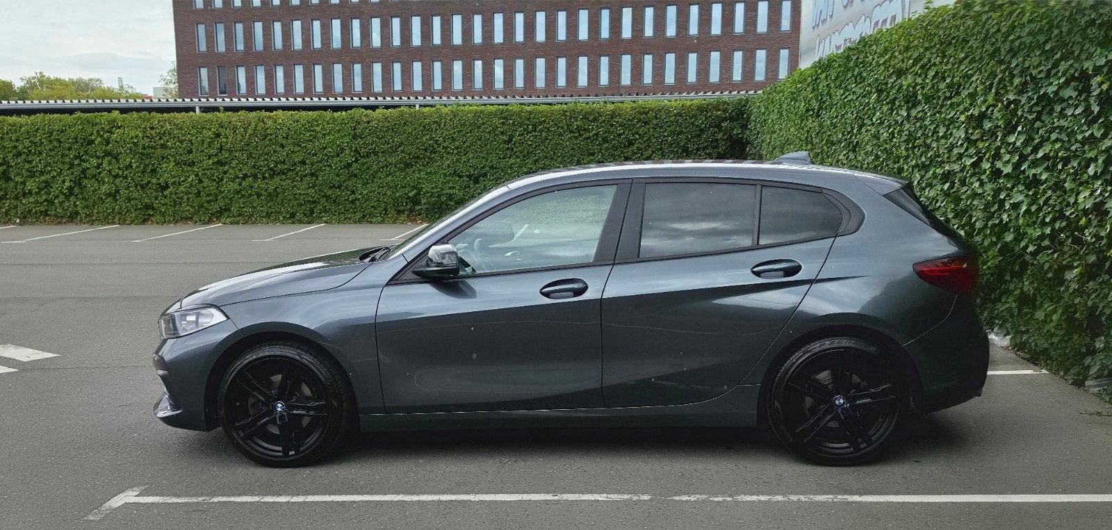 BMW 1-serie F40/118i/High Excecutive/Automaat/APK tot 8-2028, Particulier, 3 cilinders, 695 kg, 1300 kg