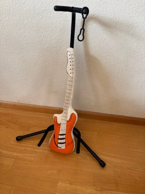 stabiele gitaarstandaard + knuffel gitaar voor muzikale baby, Muziek en Instrumenten, Standaards, Ophalen of Verzenden, Zo goed als nieuw