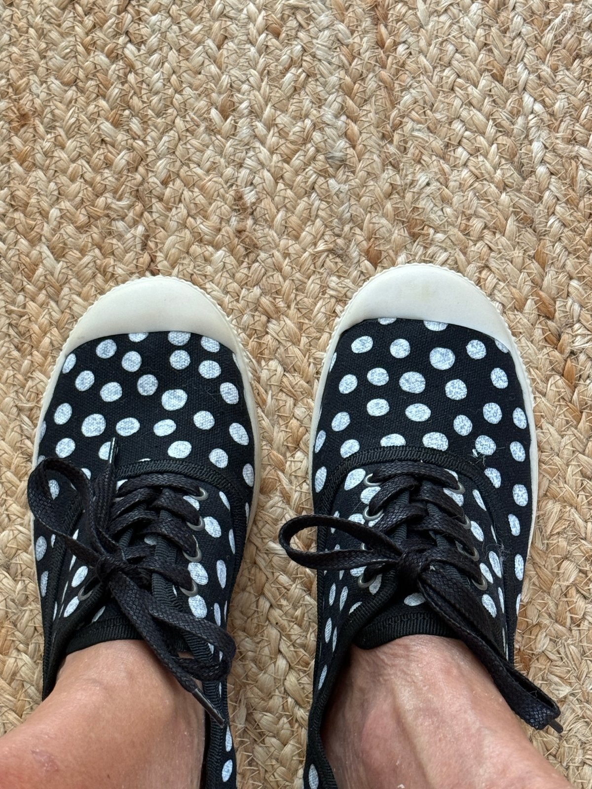 Nieuwe Gudrun Sjödén gympen met stippen, maat 37, Kleding | Dames, Zwart, Nieuw, Ophalen of Verzenden, Sneakers of Gympen