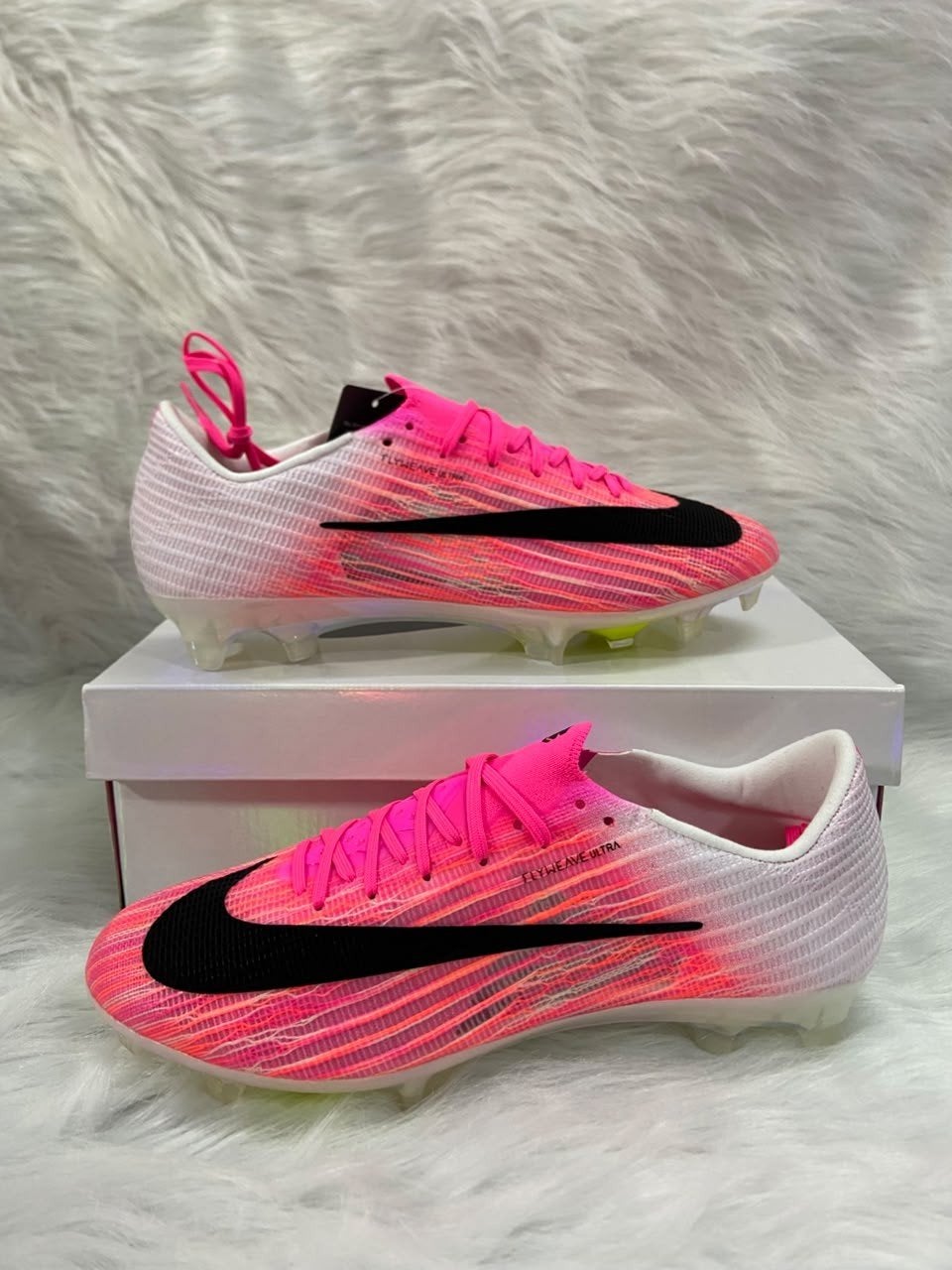 Nieuwe Nike Voetbalschoenen - Roze/Wit, Ophalen of Verzenden, Nieuw, Schoenen
