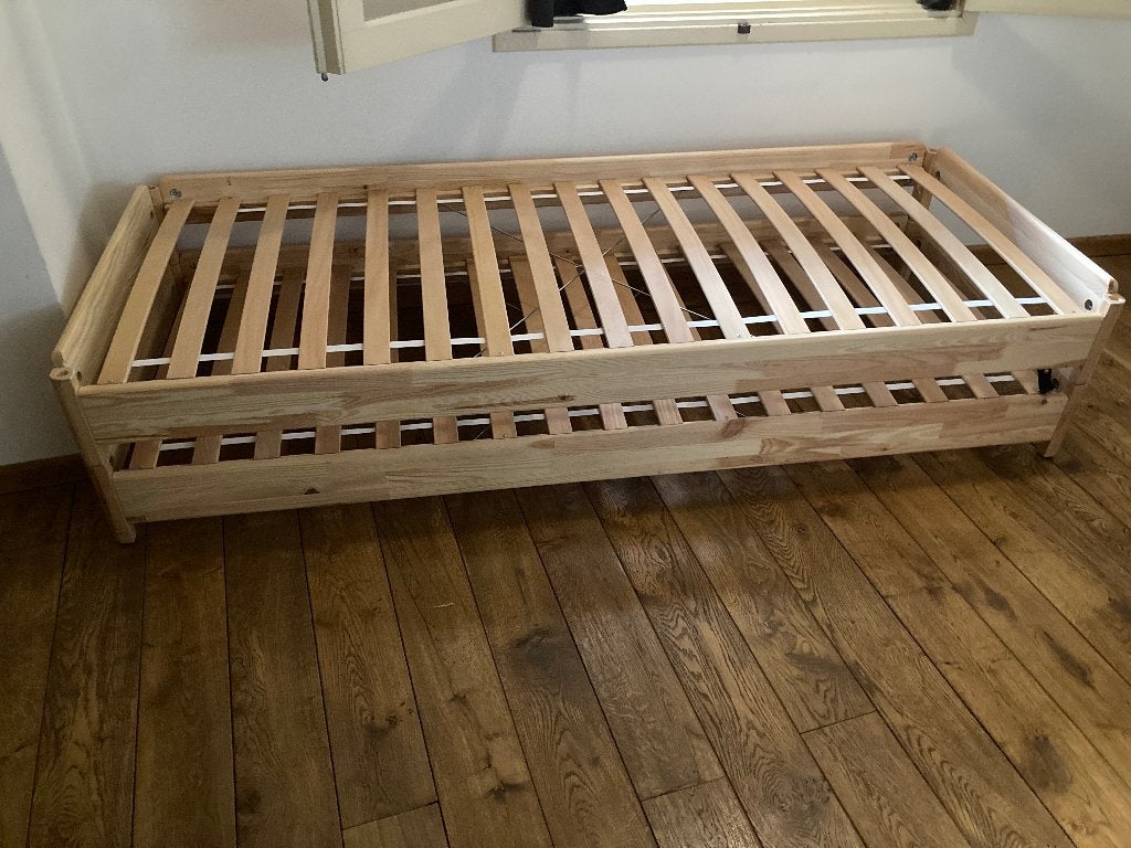 IKEA UTÅKER slaapbank / dagbed / stapelbaar bed (2x 80x200), Ophalen, Gebruikt, Bruin, Tweepersoons