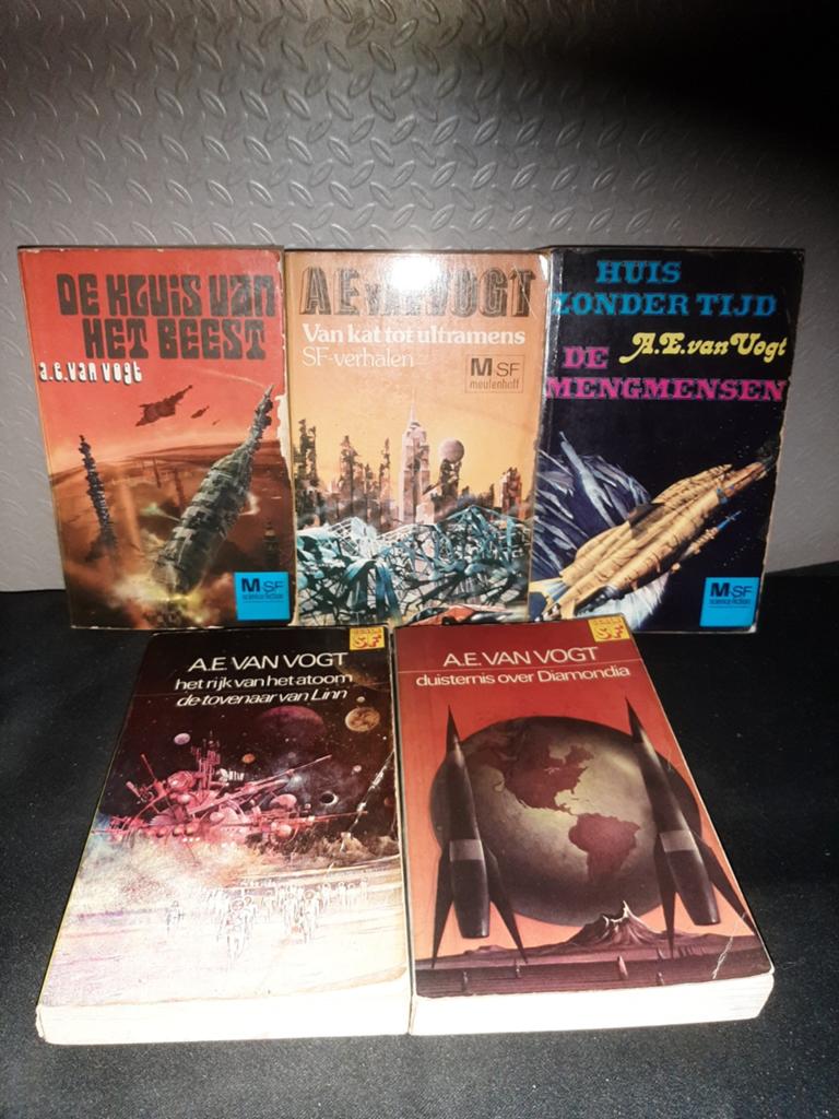 A.E. van Vogt SF Boeken Collectie - 5 Stuks, Ophalen of Verzenden, Gelezen