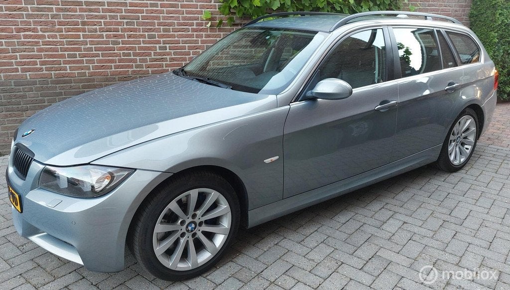 BMW 3-serie Touring 330xi High Executive (UNIEKE STAAT!), Auto's, 2996 cc, Handgeschakeld, Vierwielaandrijving, Parkeersensor