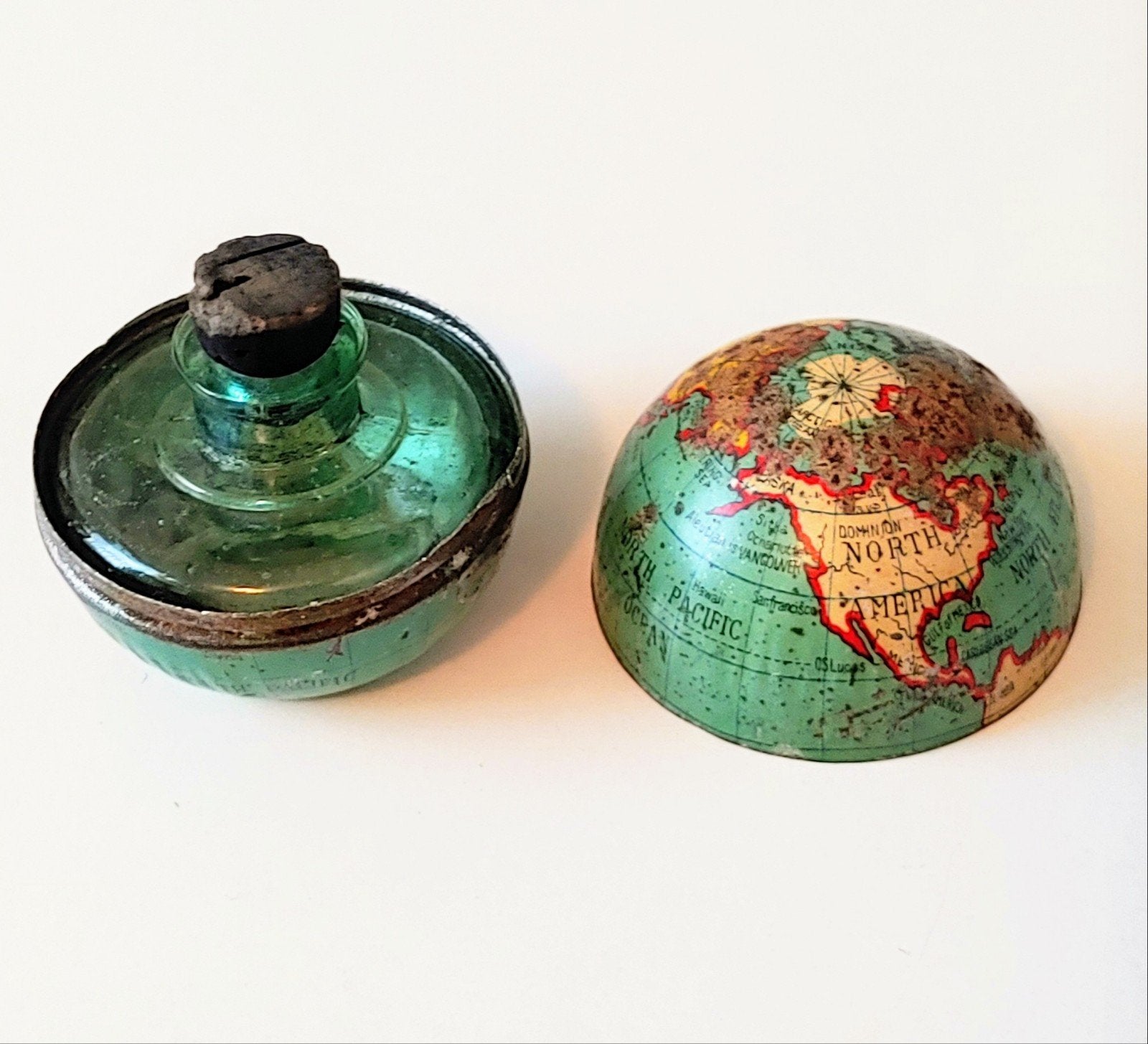 Antiek Reisinktpotje in Blikken Globe Wereldbol Inktpot, Ophalen of Verzenden