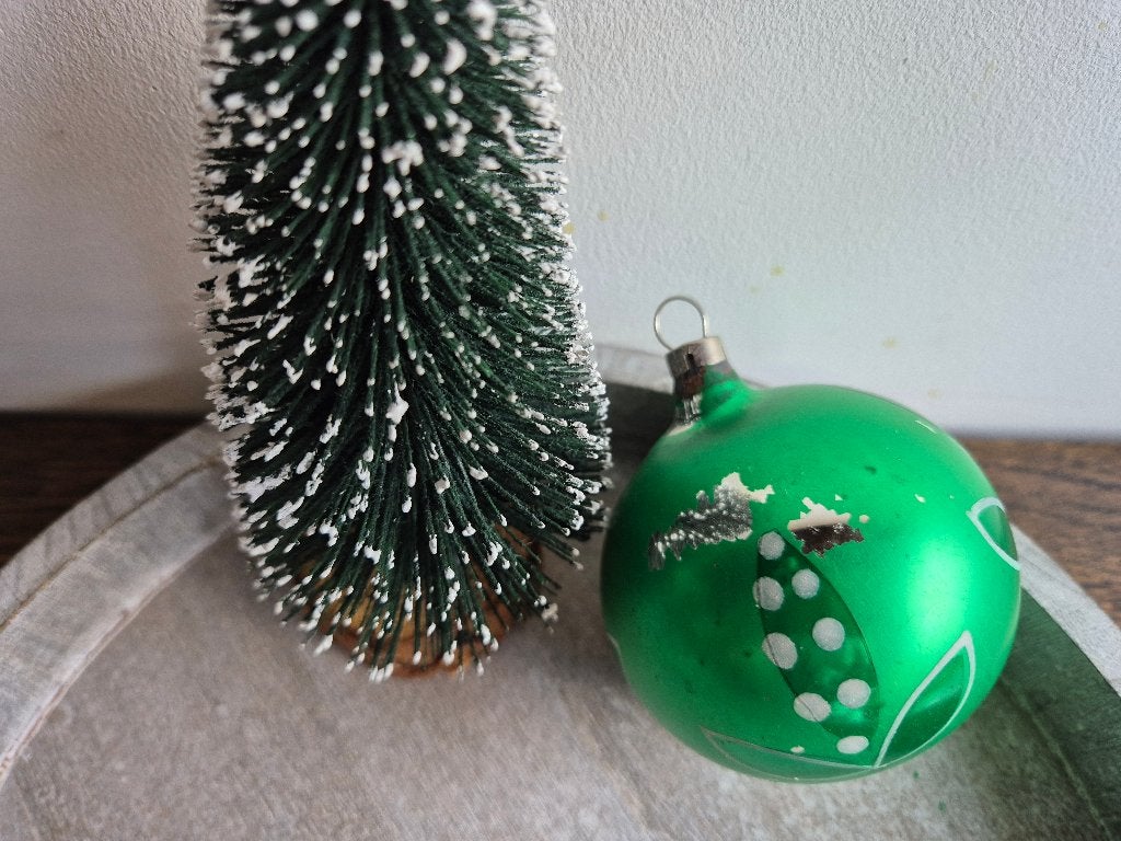 Vintage kerstbal groen met blaadjes 407, *, Gebruikt, *, Ophalen of Verzenden