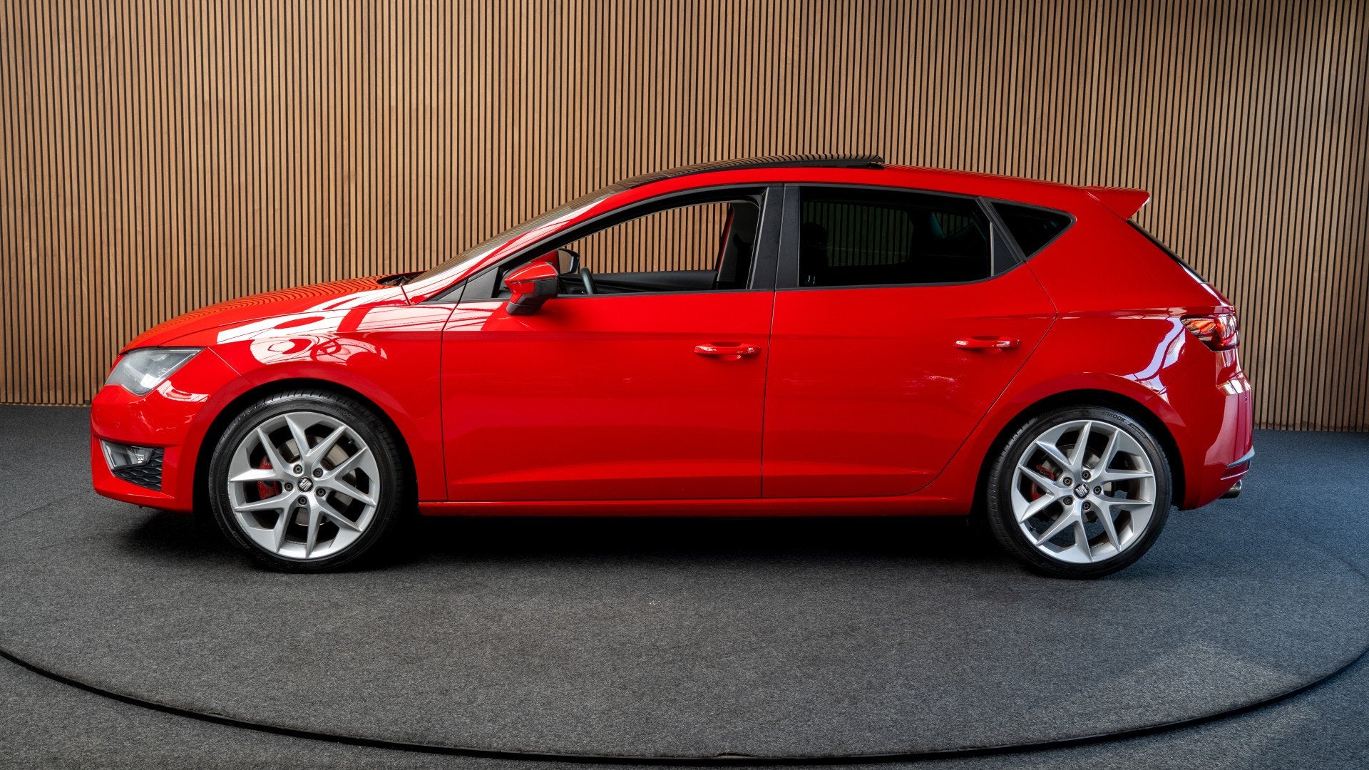 SEAT Leon 1.8 TSI FR Panodak Leder Navi Climate Carplay PDC, 4 cilinders, Leder, Bedrijf, Nieuw