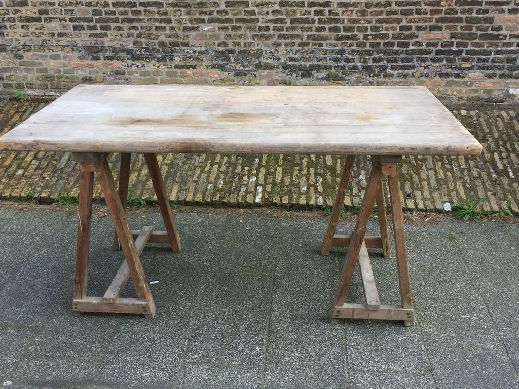 Stoere schragentafel van verweerd vergrijsd hout BLIKVANGER, Huis en Inrichting, Ophalen, Industrieel strak hoffz minimalistic brutalist vintage