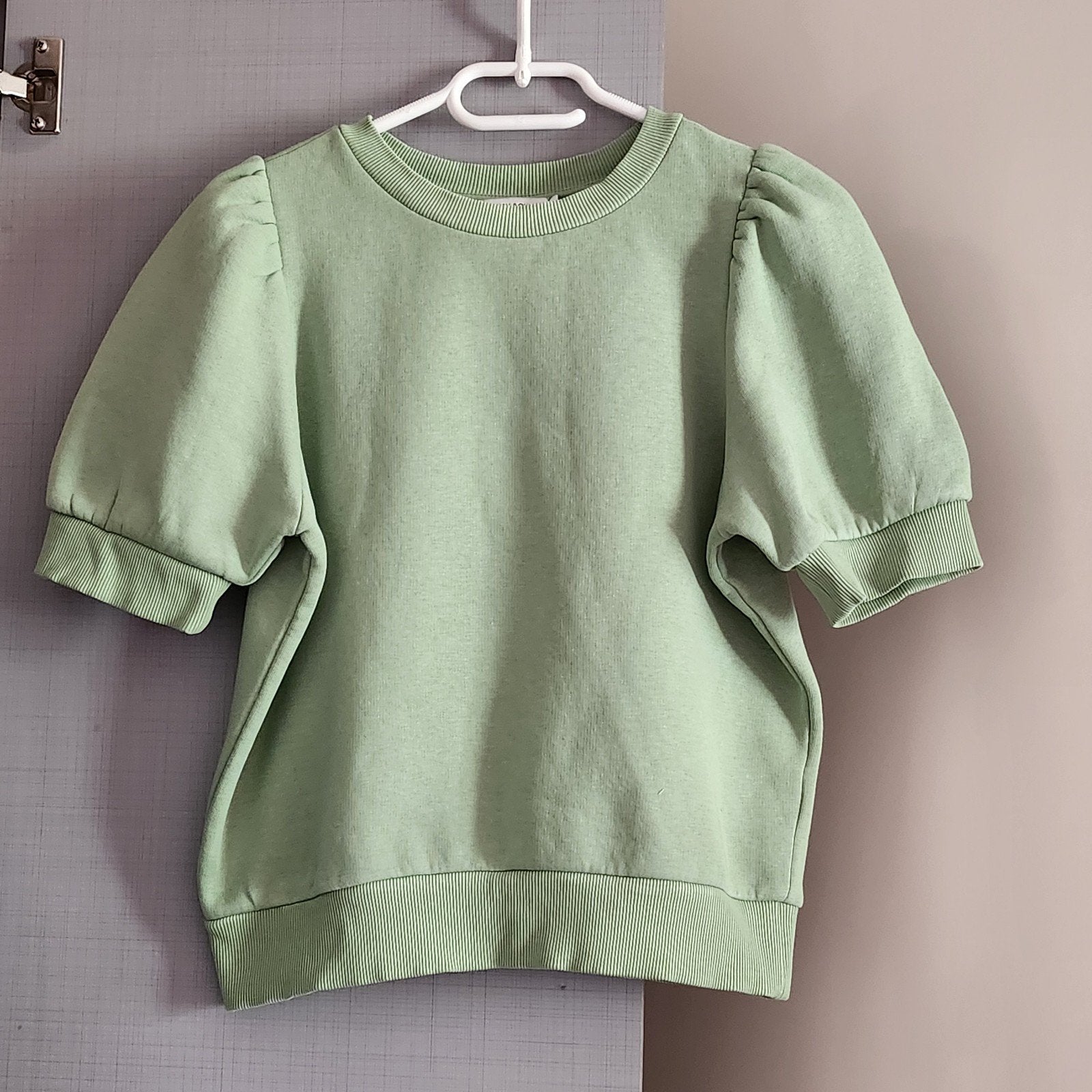 Sissy Boy Groene Sweater met Pofmouwen - Maat XS, Kleding | Dames, Verzenden, Sissy-Boy, Zo goed als nieuw, Korte mouw