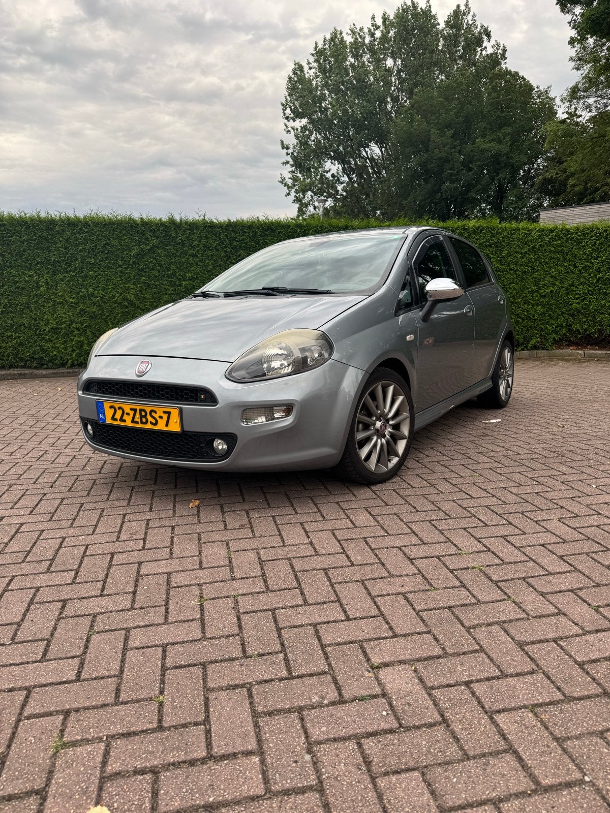 Fiat Punto 0.9 Twinair 85 5-D 2012 Grijs - 200.327KM, Voorwielaandrijving, 49 €/maand, Origineel Nederlands, 24 km/l