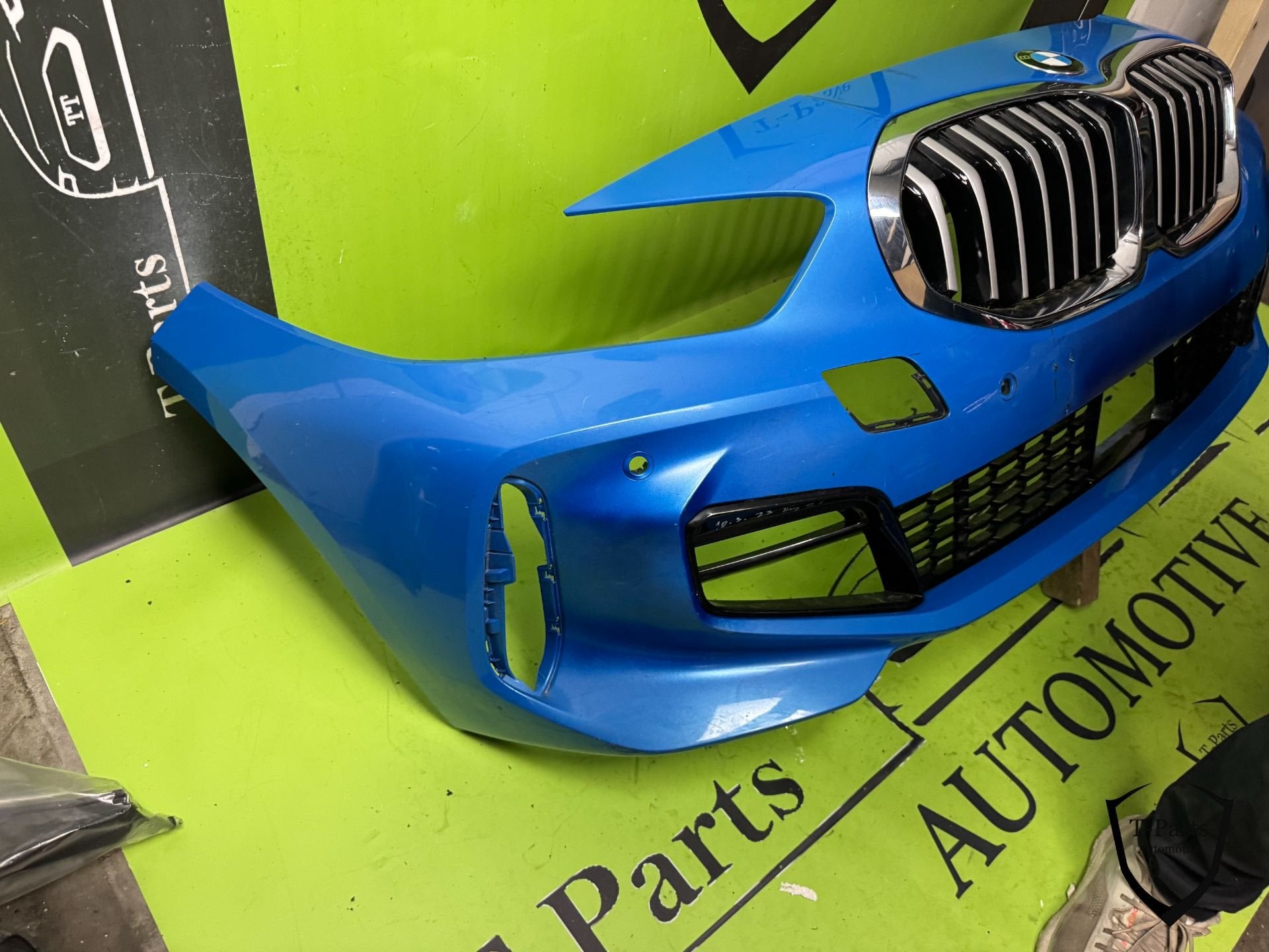 bmw 1 serie f40 voorbumper bumper 18+ M PAKKET, Petuelring 130
80788  Munich, DE, Gebruikt, Info@bmw.de, Ophalen of Verzenden