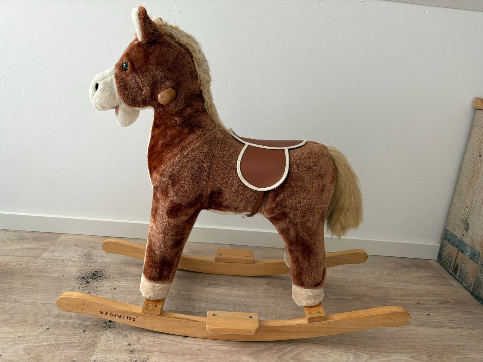 Schattig pluche hobbelpaard met zithoogte van ca. 40cm, Ophalen, Gebruikt, Jongen of Meisje