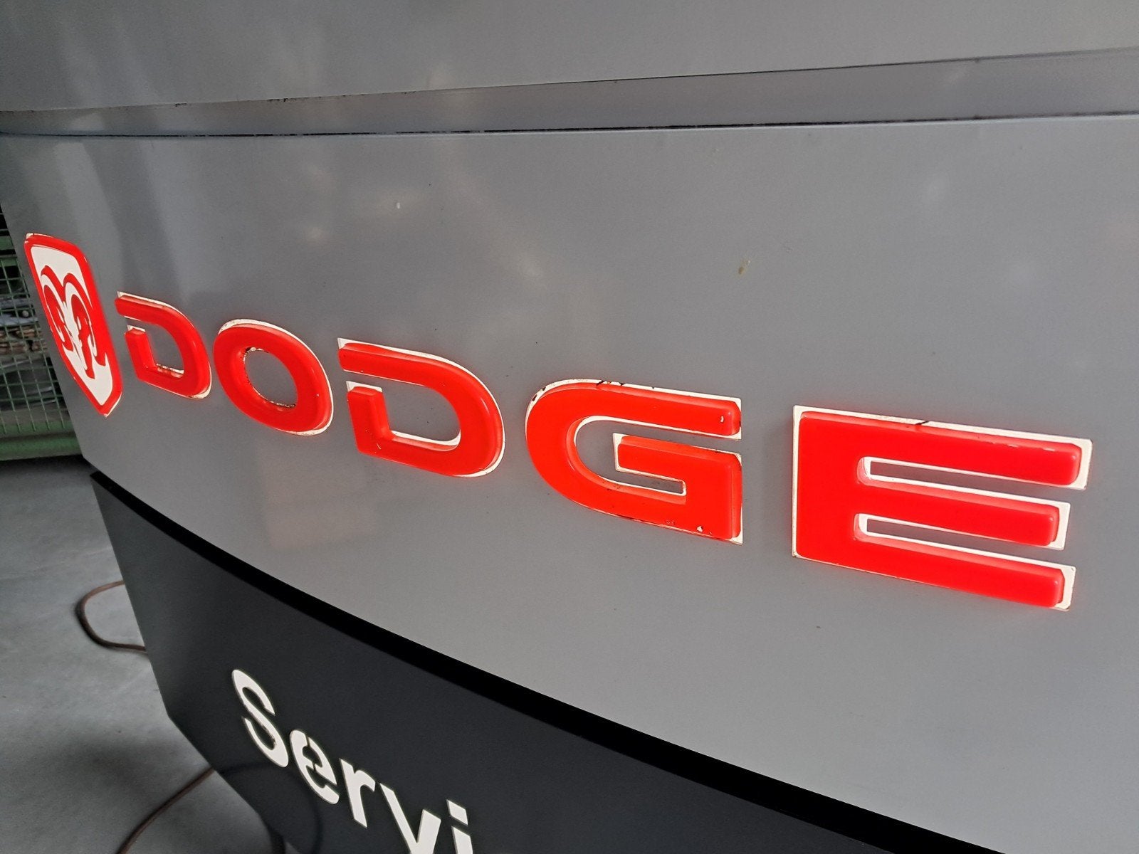Foto 9 van Oude Lichtreclame Dodge Jeep Chrysler dealer 172cm werkt