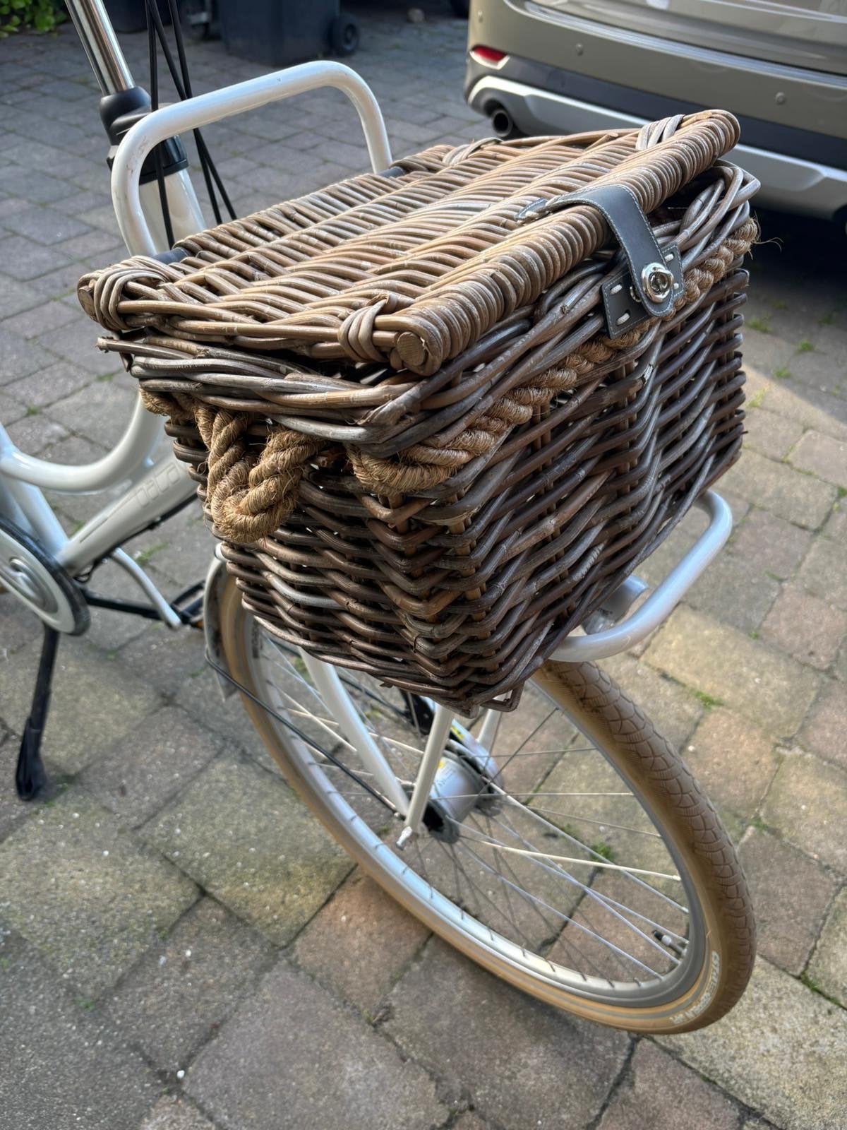 Rotan fietsmand met deksel - Zo goed als nieuw, Fietsen en Brommers, Ilee, Ophalen of Verzenden, Zo goed als nieuw, Ilse@ilewap.nl