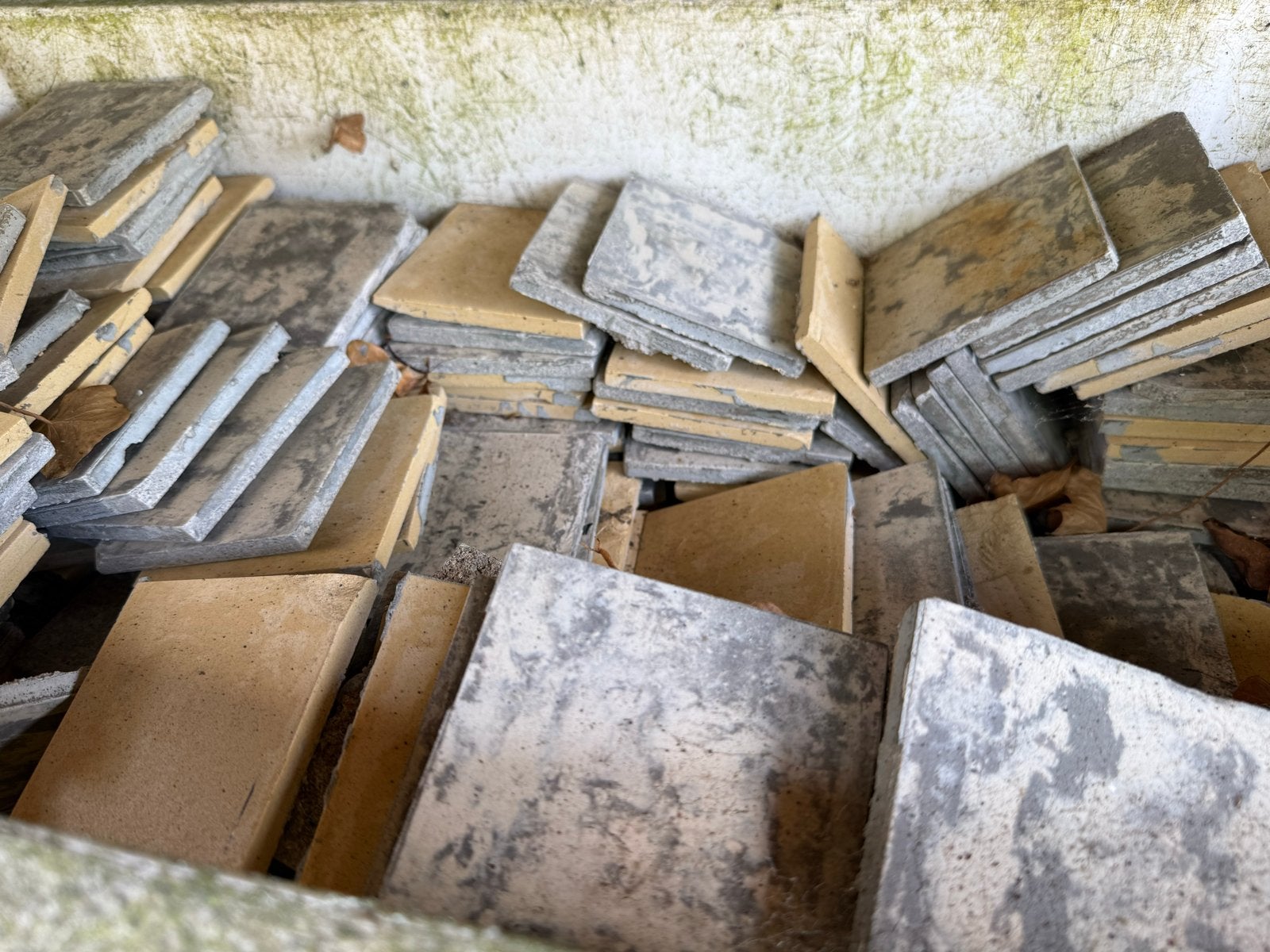 Gebruikte zelliges, geel en grijs vloer- of wandtegels, Ophalen, Overige materialen, Gebruikt, 5 tot 10 m²