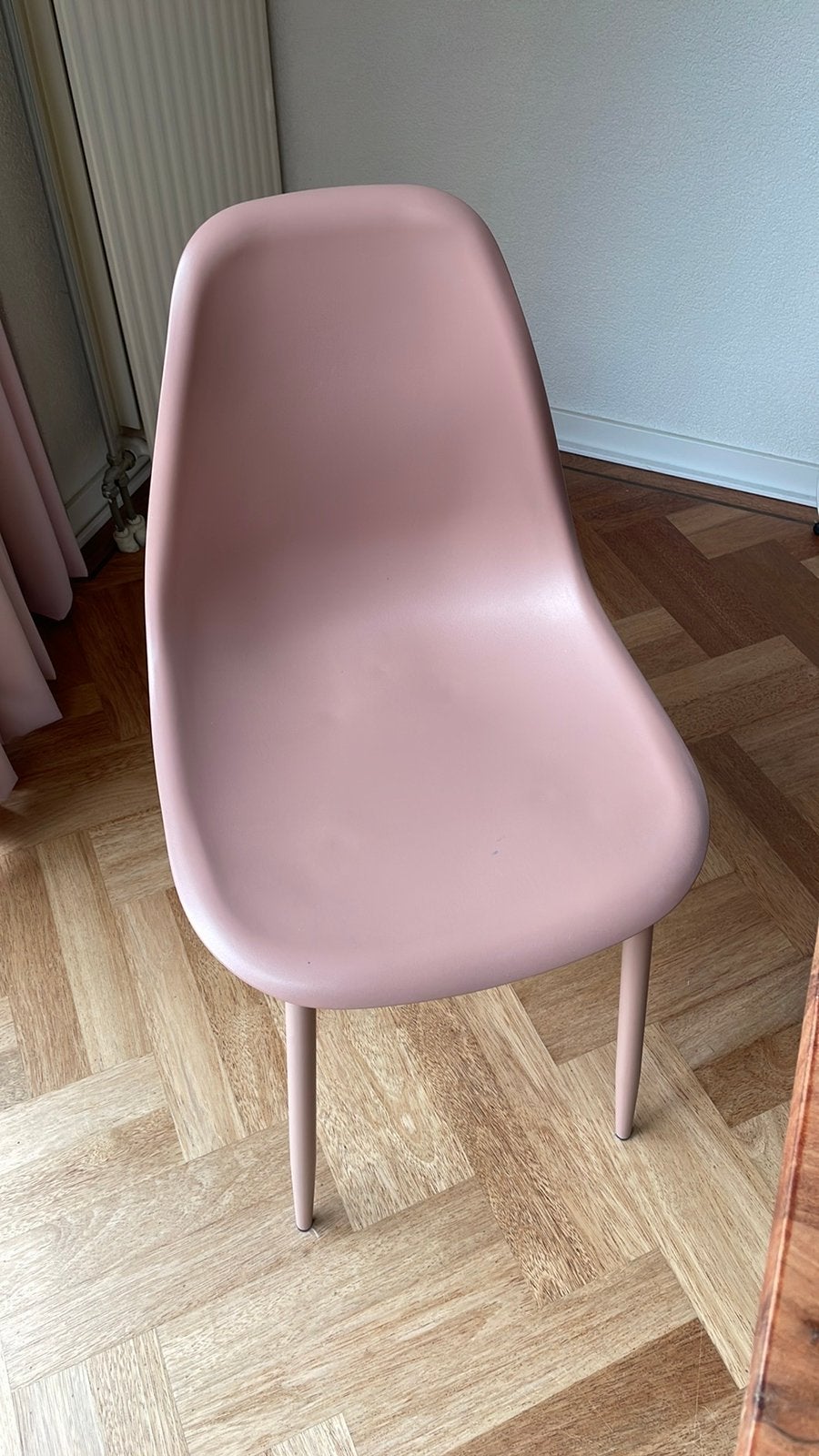 Leuke stoel kunststof oud roze, Huis en Inrichting, Stoelen, Ophalen, Kunststof, Overige kleuren, Zo goed als nieuw