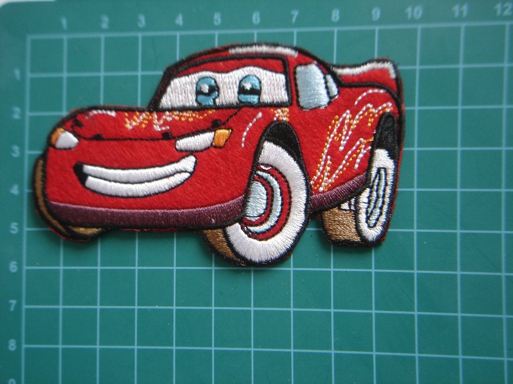 Strijkembleem Cars Bliksem McQueen NIEUW 9,5 x 5,5 cm, Onbekend, Nieuw, Ophalen of Verzenden, Onbekend