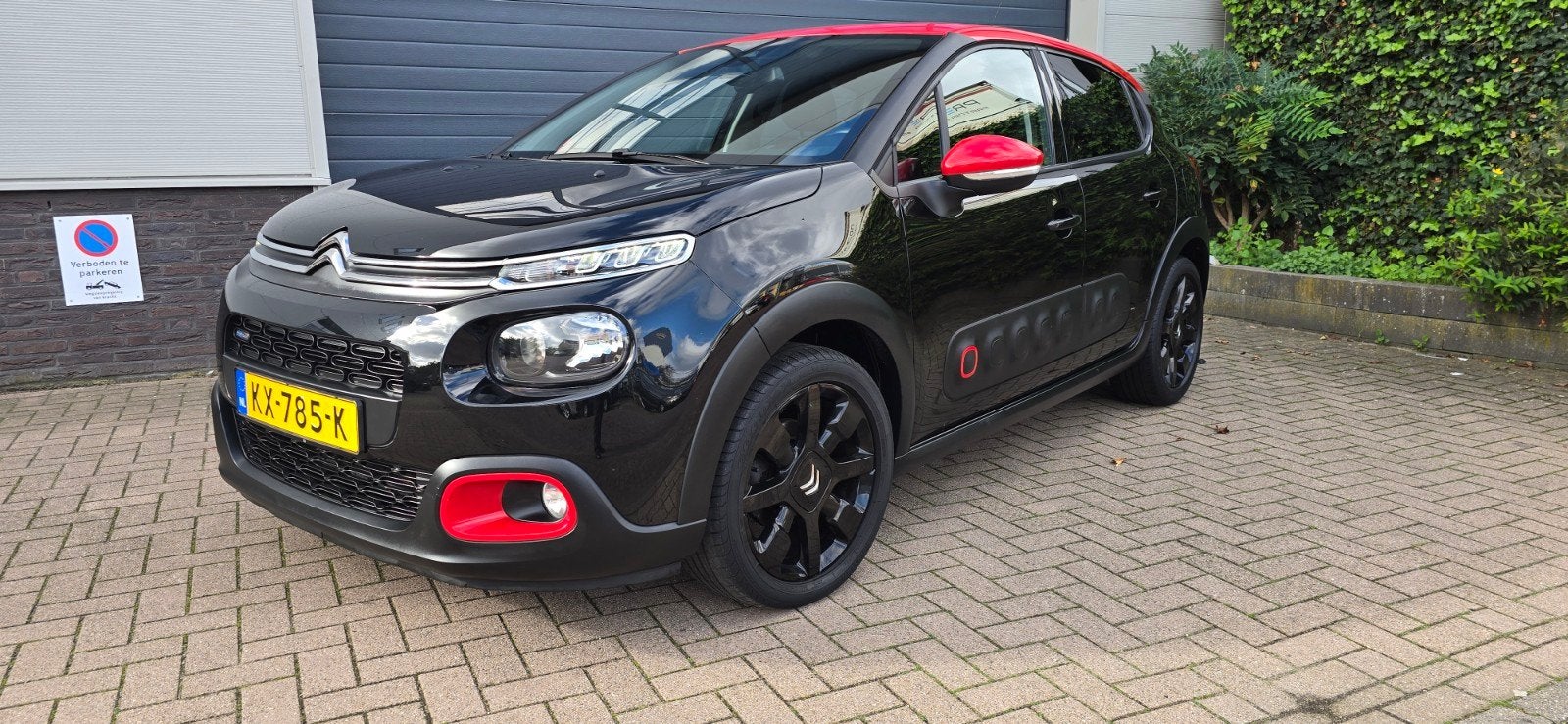 Citroën C3 1.2 Puretech 110pk S&S 2016,nw apk, lage km stand, Voorwielaandrijving, Zwart, Zwart, Origineel Nederlands