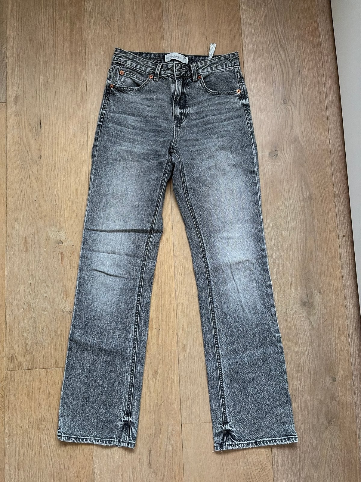 Stradivarius grijze jeans maat 36 D98, Ophalen of Verzenden, Zo goed als nieuw, Grijs, W28 - W29 (confectie 36)