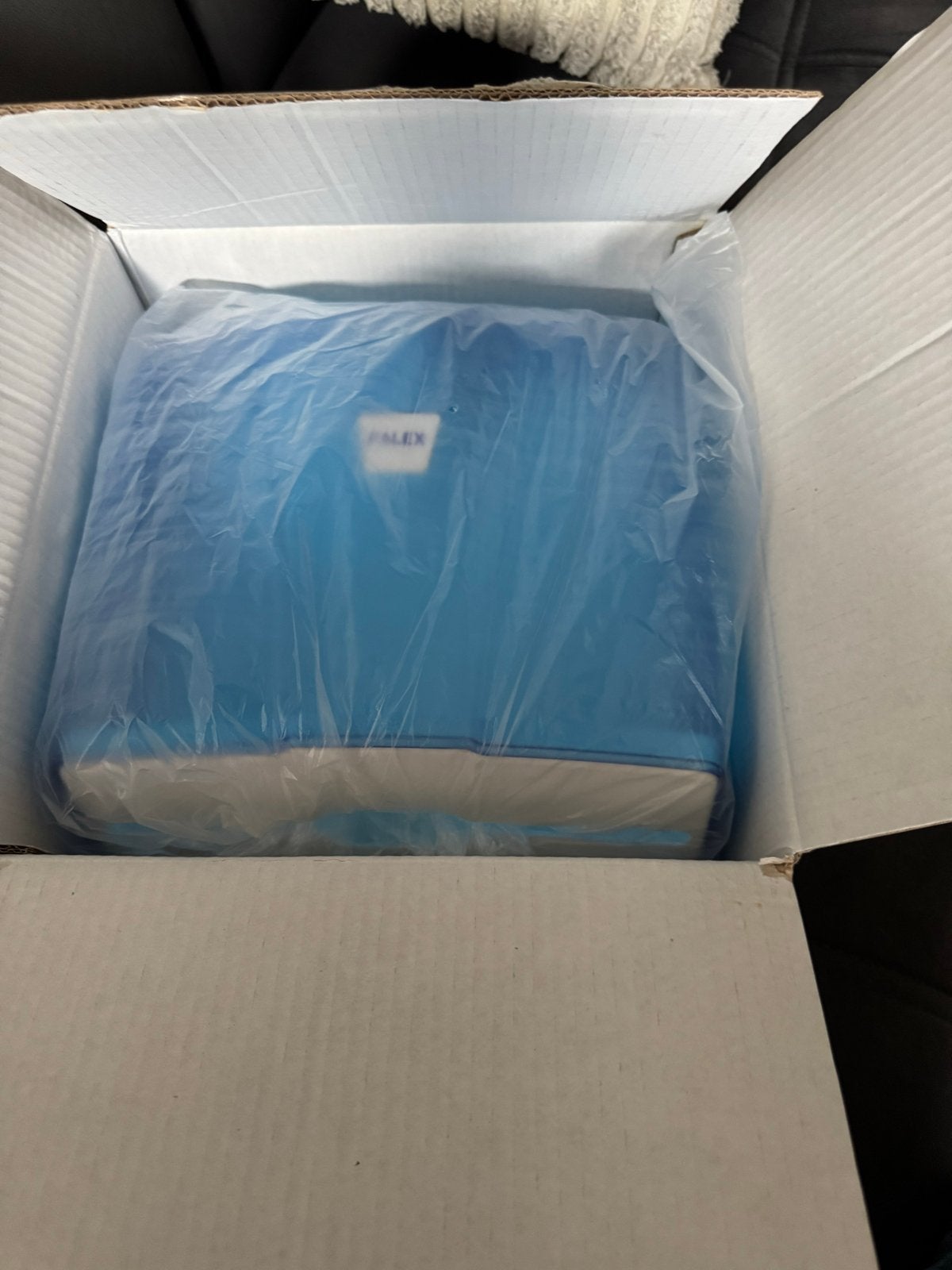Nieuwe Handdoek Dispenser (blauw of wit) met 2 pakken papier, Ophalen, Kunststof, Nieuw, Overige merken