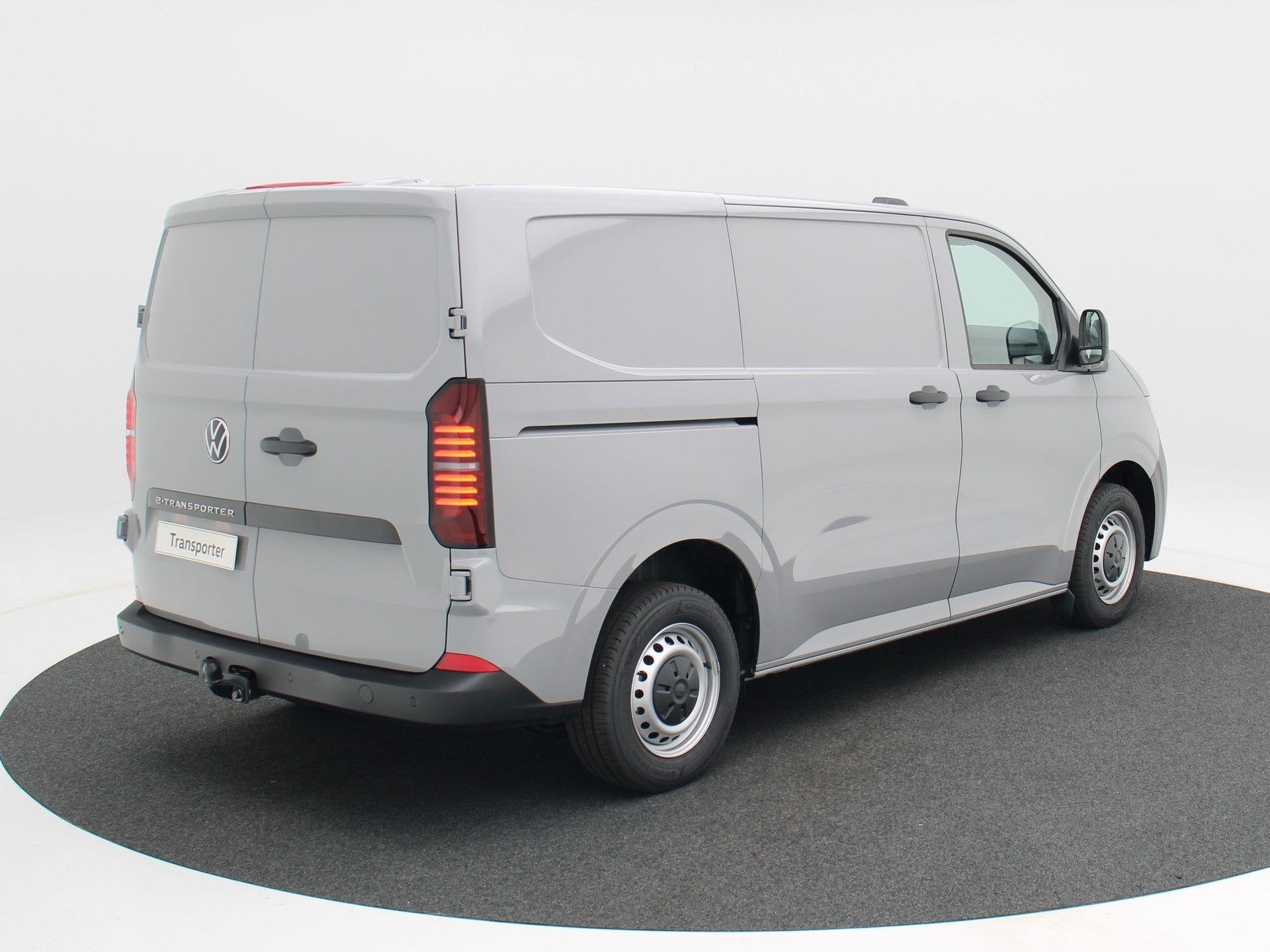 Volkswagen Bedrijfswagens e-Transporter Bestelwagen L1 136 p, Automaat, 330 km, Zwart, 64 kWh