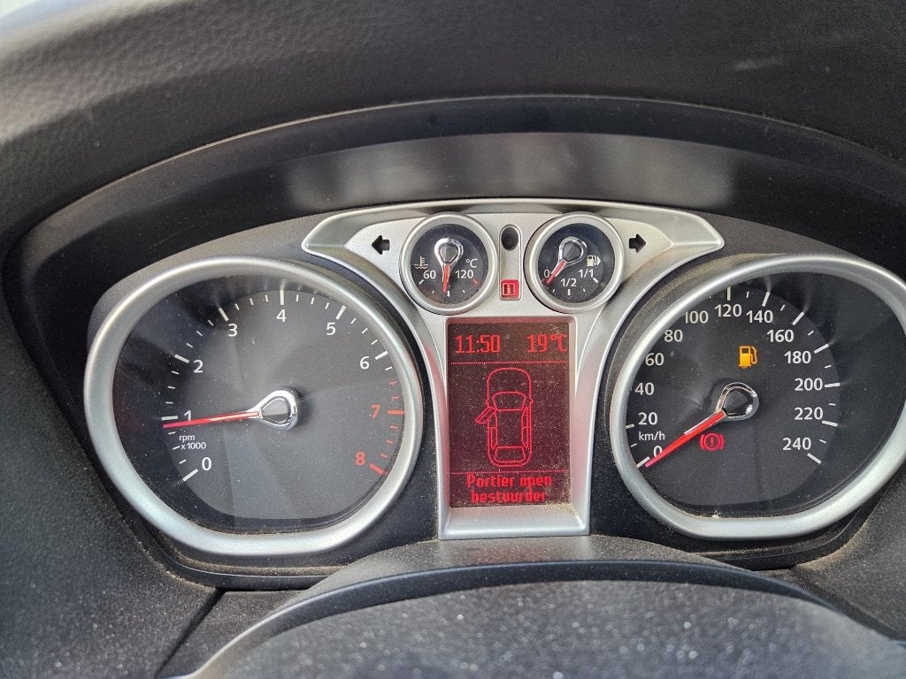 Foto 5 van Ford Focus 1.8 92KW Wagon 2010 Grijs