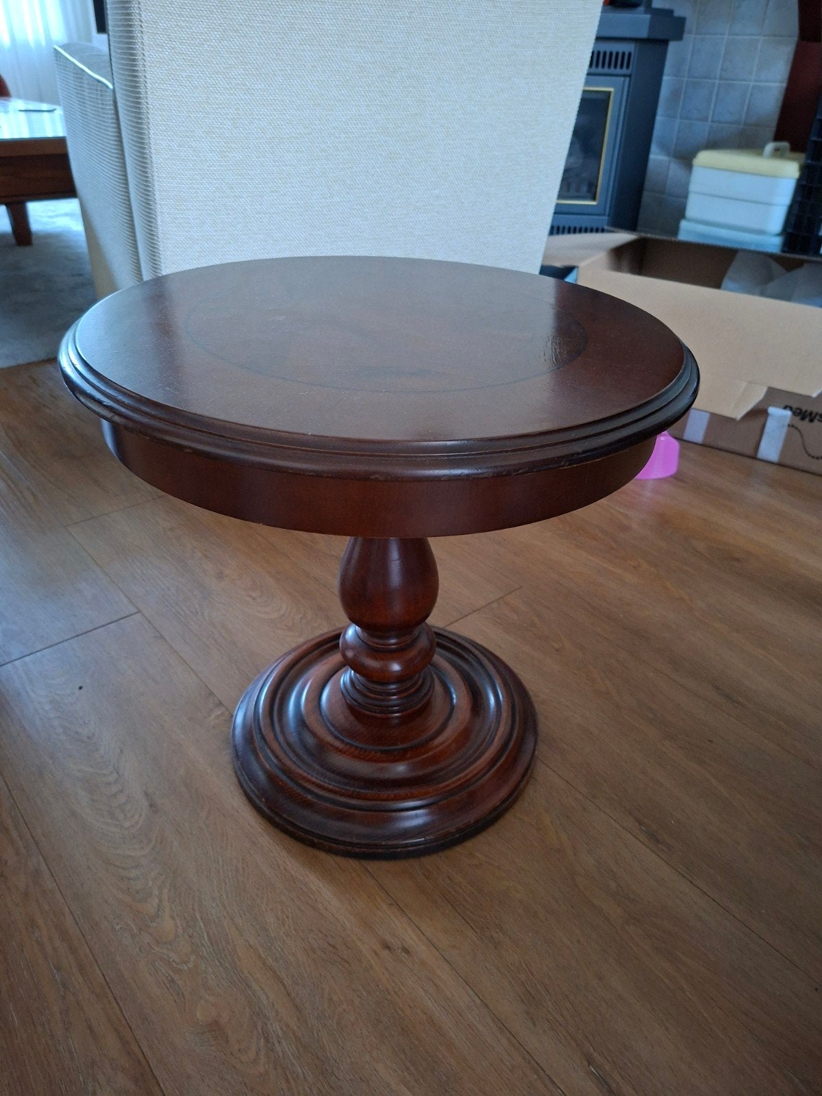 Klassieke ronde noten bijzettafel - 47 cm hoog, 50 cm doorsn, Ophalen