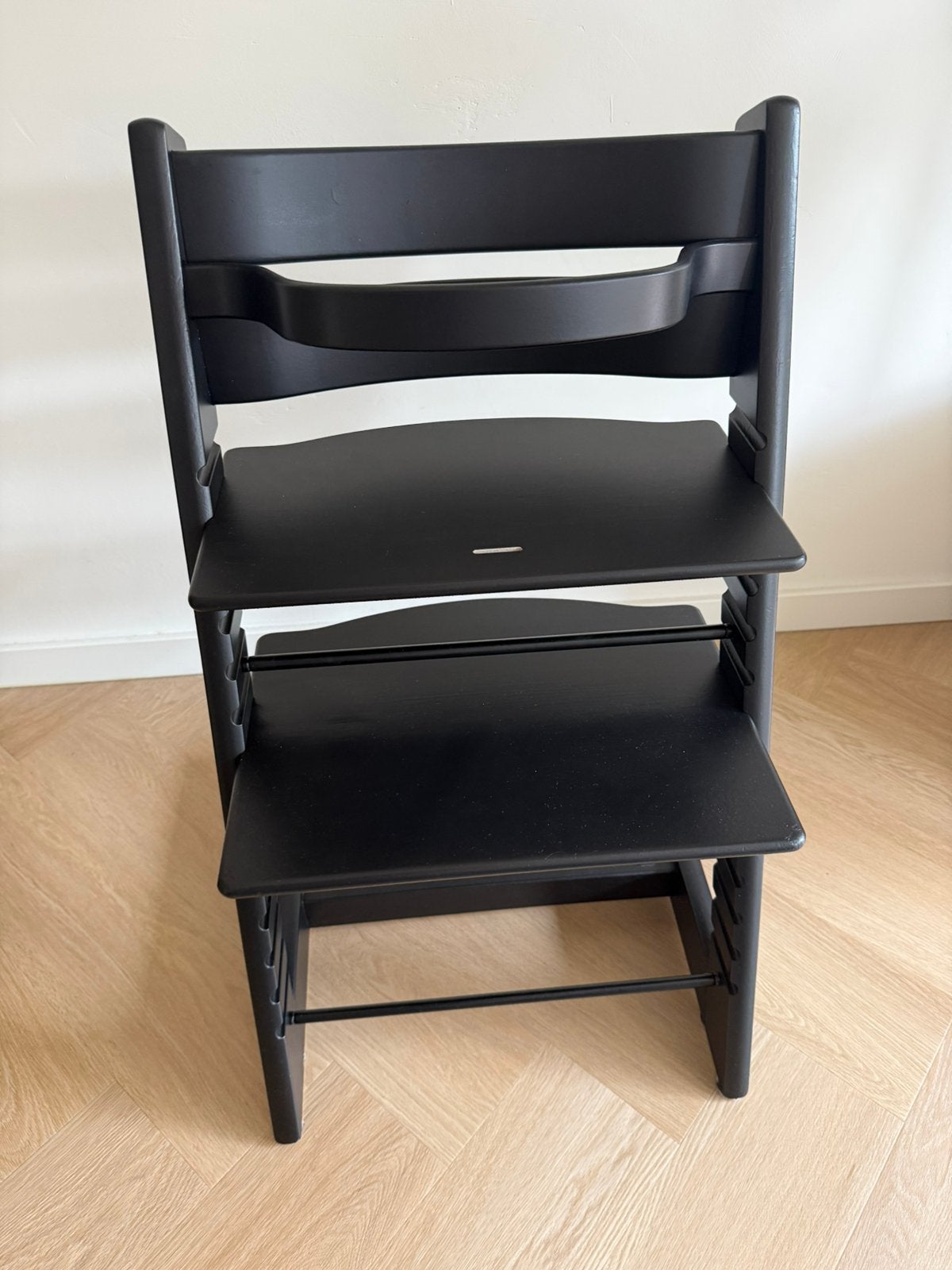 Stokke Tripp Trapp + beugel - Zwart, Kinderen en Baby's, Kinderstoelen, Ophalen, Zo goed als nieuw, Meegroeistoel