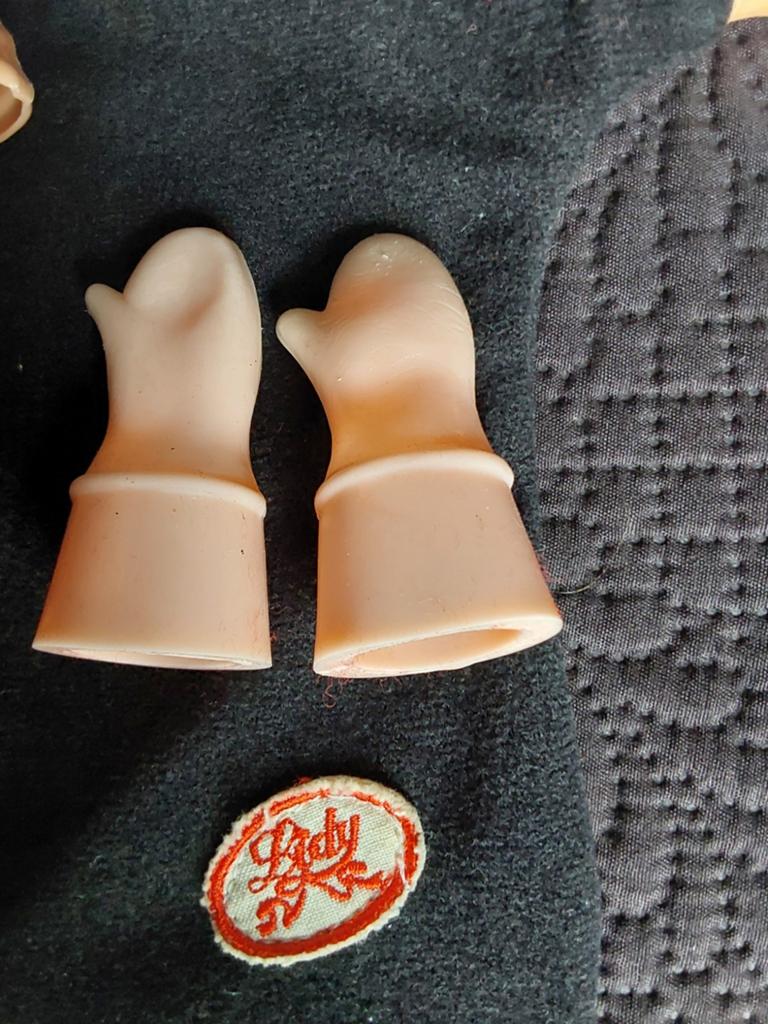 Plastic handjes voor poppen - diverse knutselprojecten, Verzamelen, Poppen, Ophalen of Verzenden, Gebruikt, Accessoires