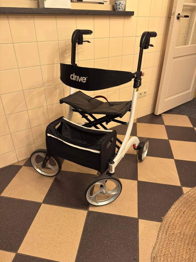 Rollator Drive Nitro - aluminium - zitje - wit - 96cm hoog, Diversen, Rollators, Ophalen, Opvouwbaar, Gebruikt