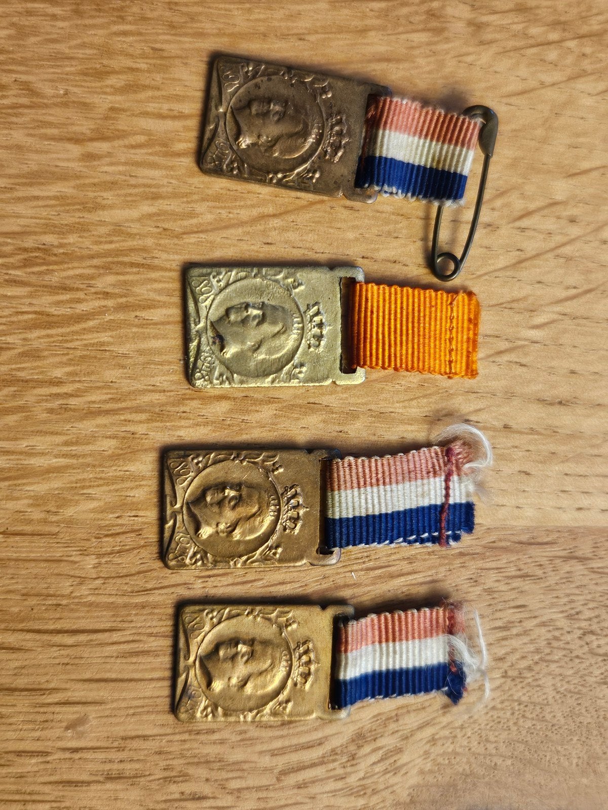 Set van 4 oude medailles met portret Koningin Wilhelmina, Ophalen of Verzenden
