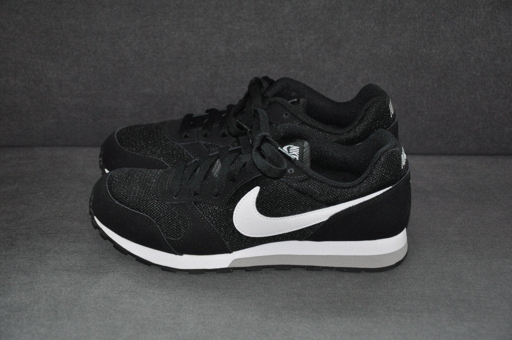 Nike md runner 2 Gs 37,5, Nike sneakers 37.5, schoenen 37.5, Kleding | Dames, Schoenen, Nieuw, Sneakers of Gympen, Zwart, Ophalen of Verzenden