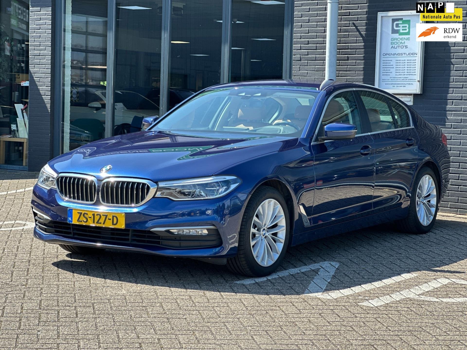 BMW 5-serie 520d High Executive/1STE EIG/NAVI/CAMERA/LEDER/N, Auto's, Automaat, Dealer onderhouden, Achterwielaandrijving, Euro 6