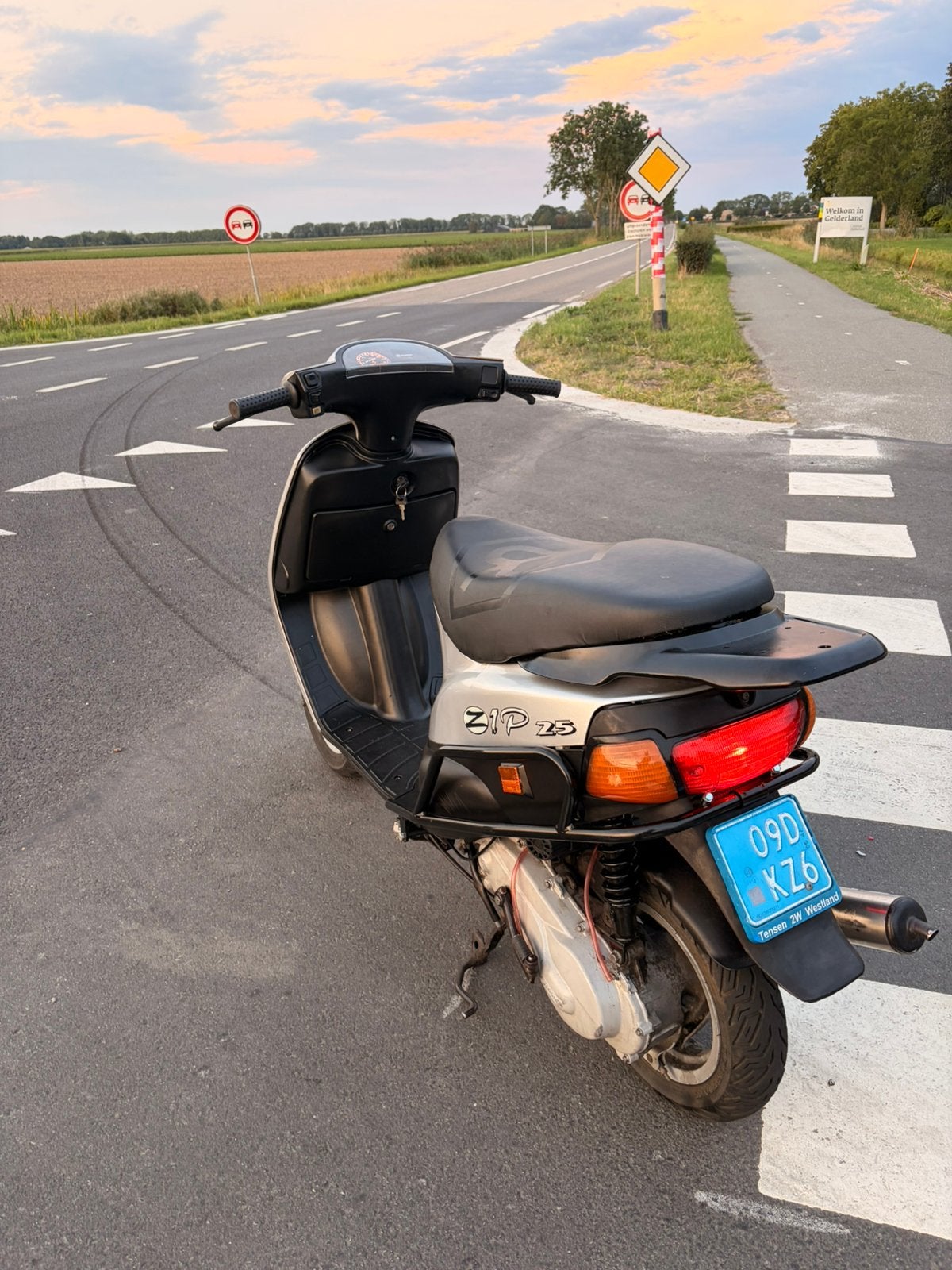 Piaggio zip type 3, Fietsen en Brommers, Scooters | Piaggio, Ophalen, Zip, Zo goed als nieuw, Benzine