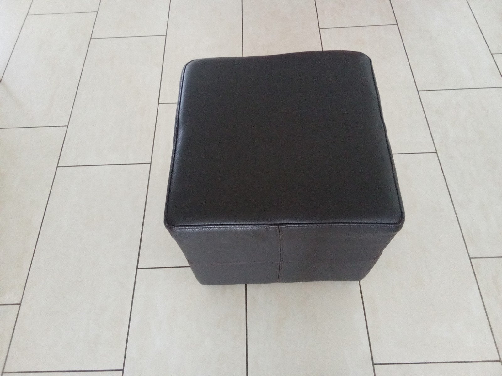 Donkerbruine leren poef - Zo goed als nieuw, Minder dan 50 cm, Vierkant, Ophalen of Verzenden, Zo goed als nieuw