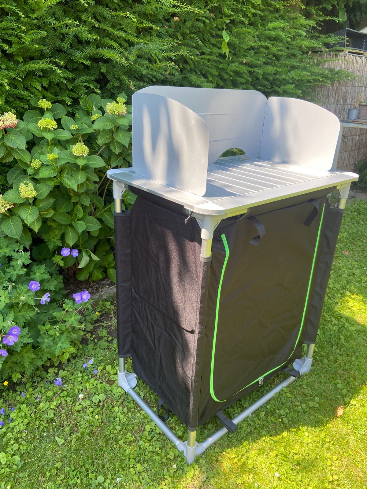 Mooi zgan alluminium camping keuken, Caravans en Kamperen, Kampeeraccessoires, Ophalen of Verzenden, Zo goed als nieuw