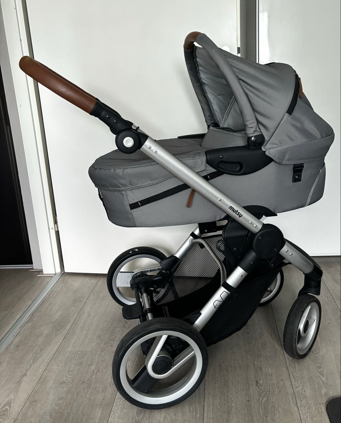 Mutsy EVO Combi 3-in-1 Kinderwagen met Maxi-Cosi adapters, Kinderen en Baby's, Ophalen, Gebruikt, Combiwagen, Mutsy