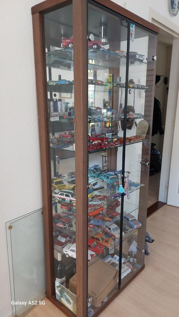 Gratis vitrinekast zonder inhoud - 1.86m hoog, 76cm breed, Ophalen, Glas, 50 tot 100 cm, 150 tot 200 cm