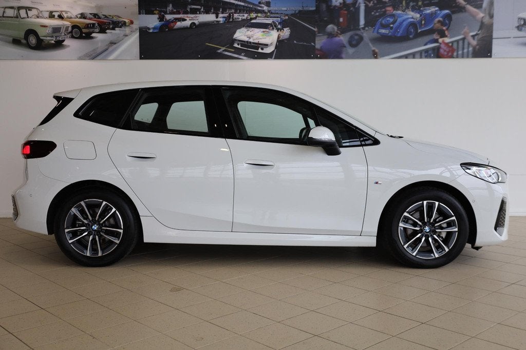 BMW 2 Serie Active Tourer 220i | M Sportpakket | Sportstoele, Auto's, BMW, Stof, Gebruikt, Met garantie (alle), Wit