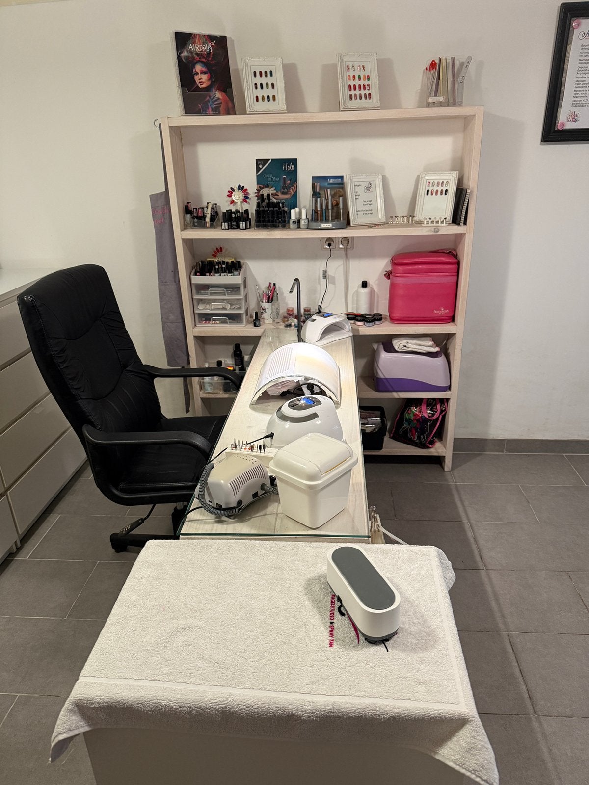 Complete Nagelsudio. Interieur en nagelspullen, Ophalen, Overige kleuren, Zo goed als nieuw, Handen en Nagels