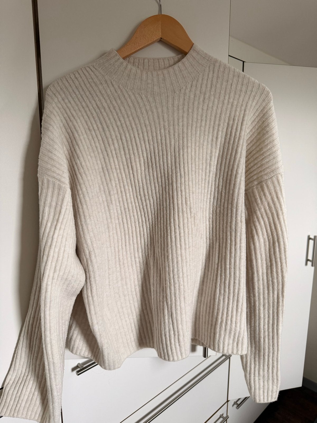 Uniqlo geribbelde coltrui in maat L, Ophalen of Verzenden, Zo goed als nieuw, Maat 42/44 (L), Beige