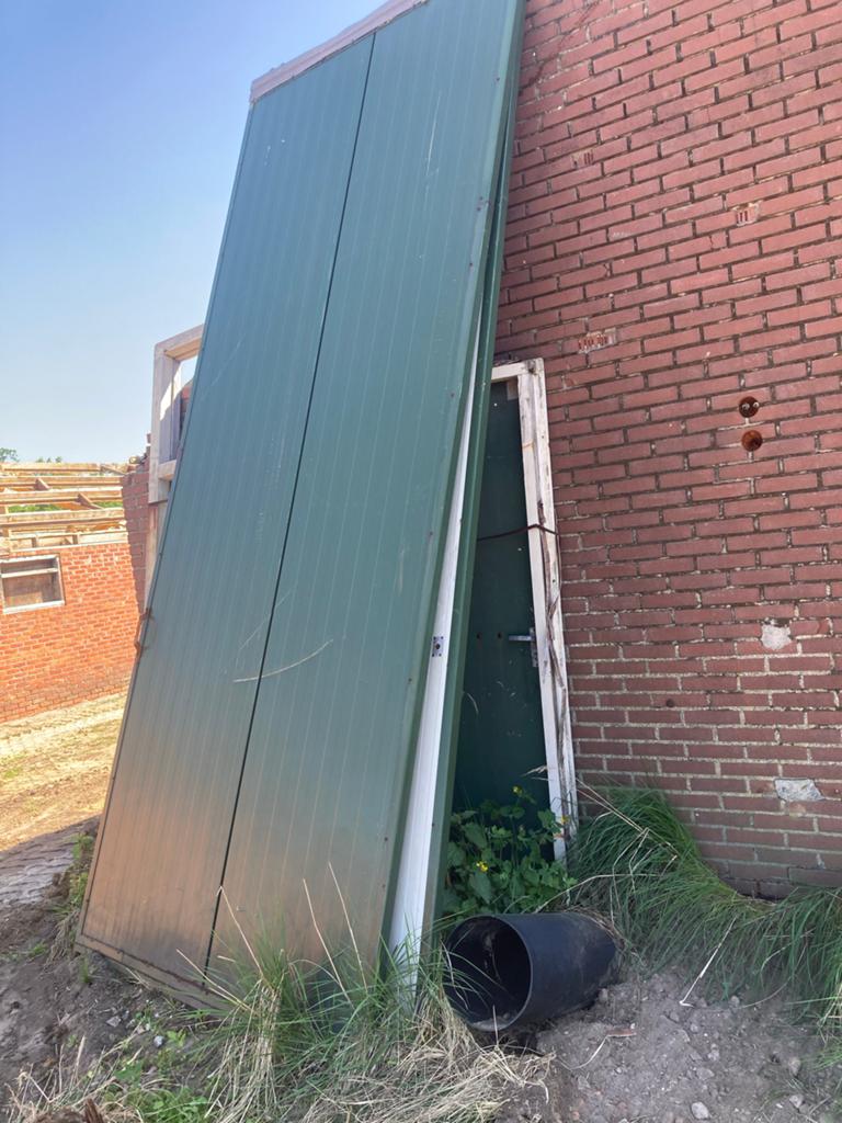 Grote groene dubbele deur , gebruikt 4 meter hoog  en 2x, Ophalen, Gebruikt, Garagedeur, Metaal